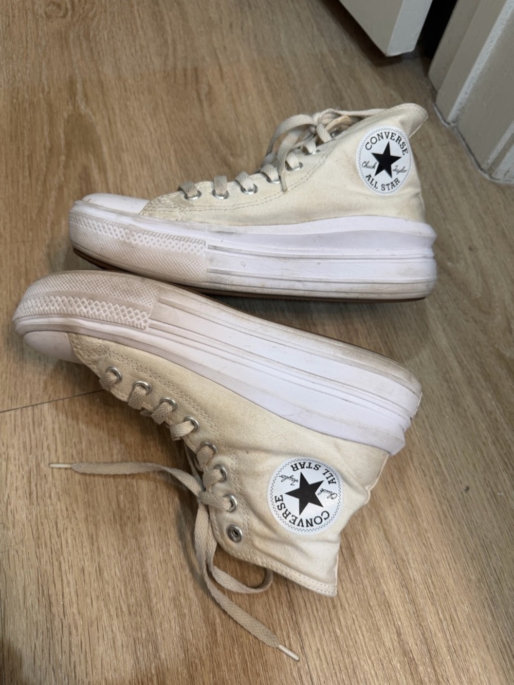 Converse - Picture 2 of 4